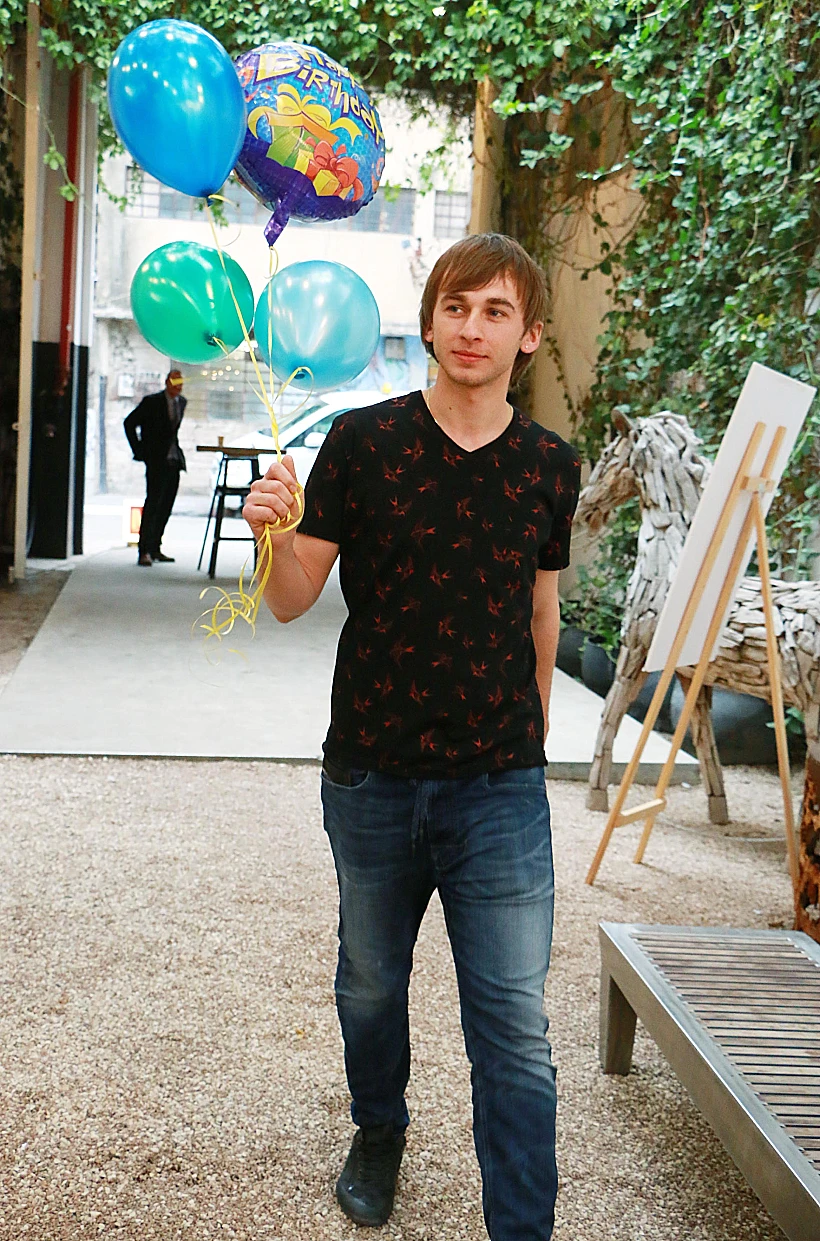 וובה. חוגג לעצמו