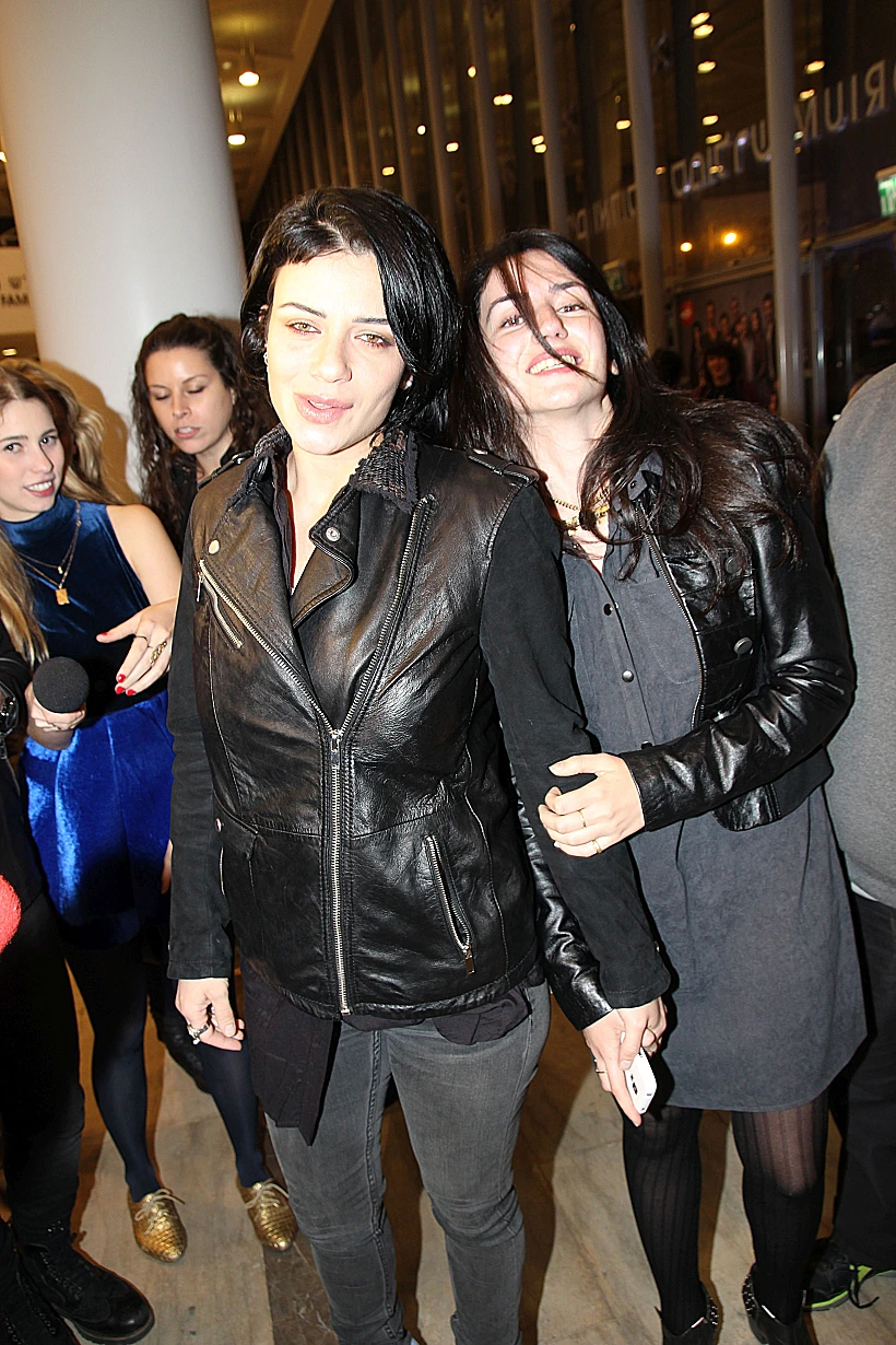 נינט ואחותה. ושום מילה על הילדה