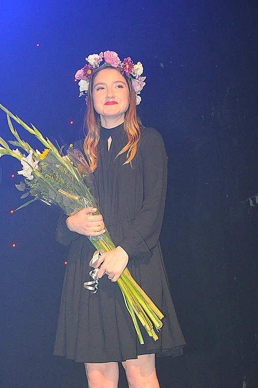 אליענה תדהר. שוב זכיתי? נו מילא. לא יכלו להשקיע בזר?