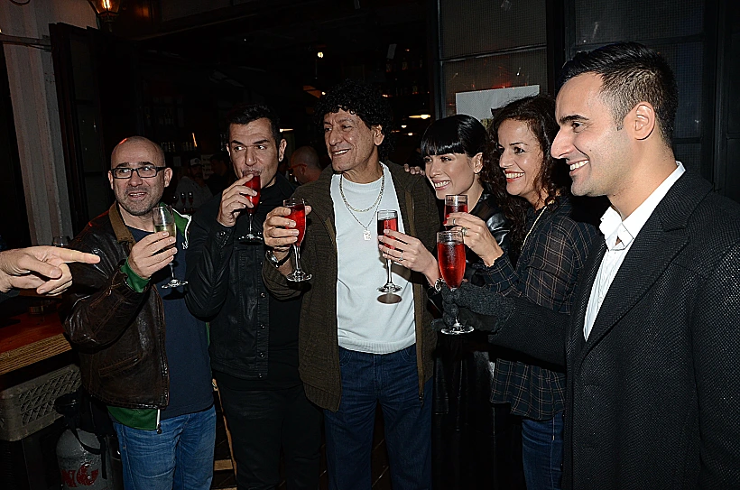 קאסט בוליווד- לחיי הצביעות.וגם הבריאות.