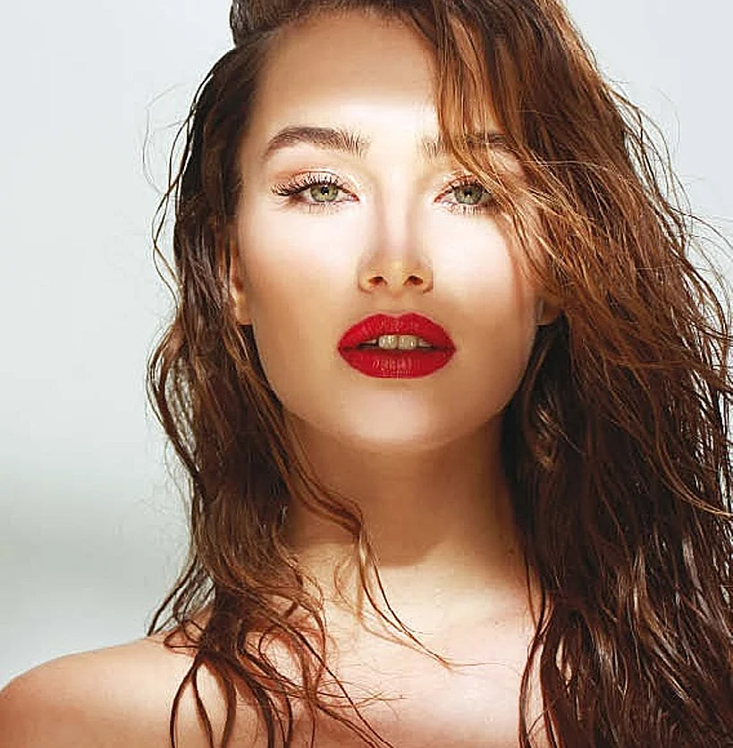 ניקולה וורד פרזנטורית של סקארה