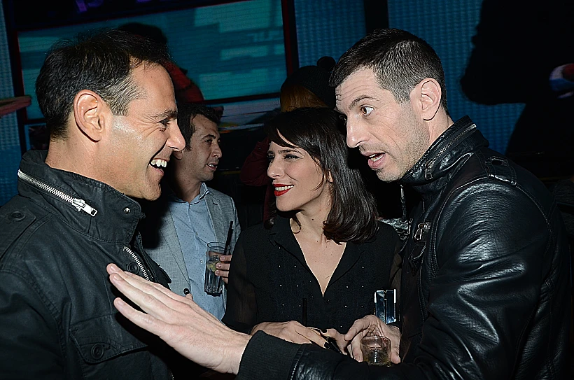 חיים אתגר ודני רופ. שמע לי, עזוב אותך מסופה, יש פה יופי של בחורות