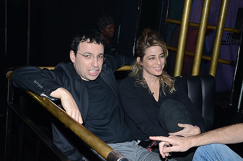 רביב דרוקר ובת זוגו. מסיבה טובה. הצחקת אותי