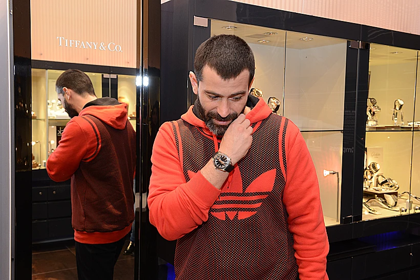 יהודה לוי רוכש שעון