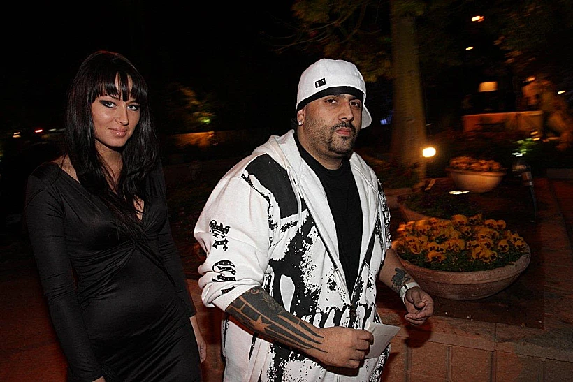 יואב אליאסי (הצל) ובת הזוג, בחתונה של ליאור נרקיס ובת זוגתו ספיר ואנונו במתחם