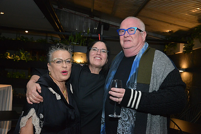 אירוע אולברה מארחת-חנה ובני פרי-זן עם השפית רימה אולברה במרכז