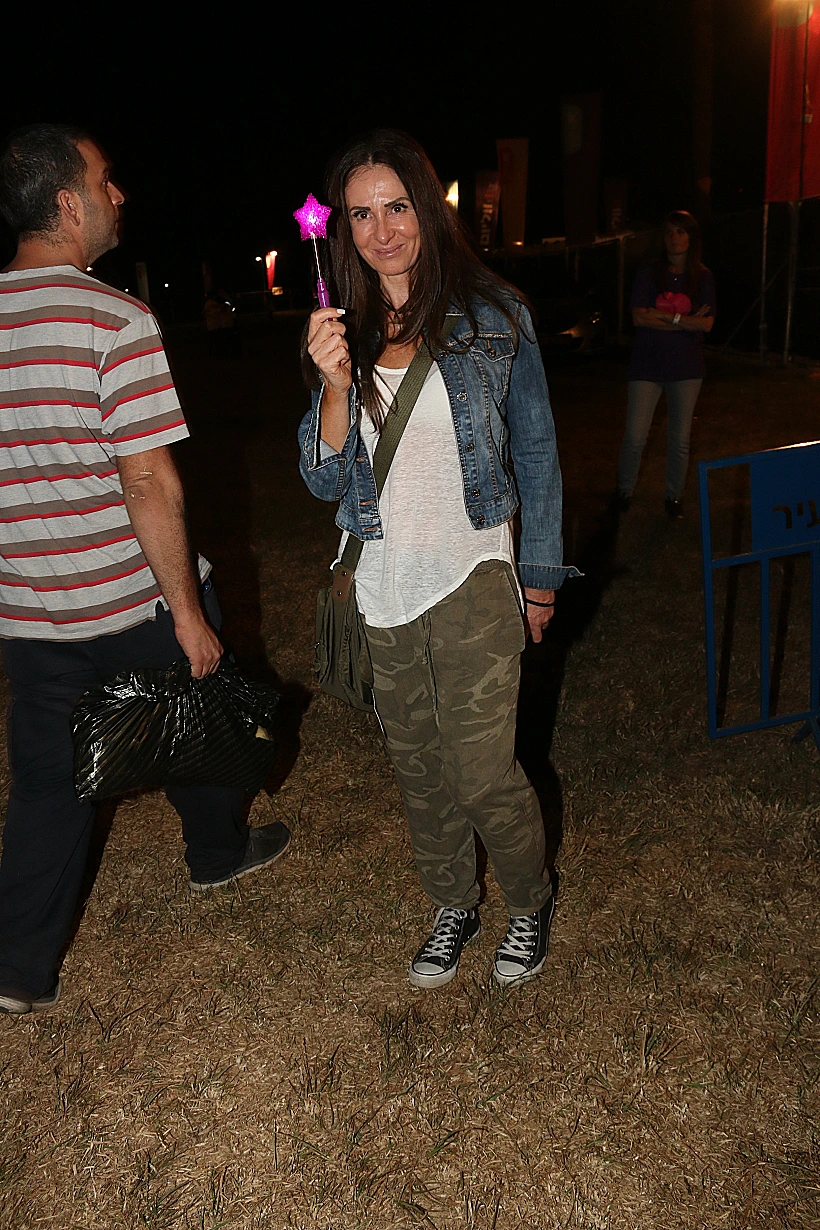 לאה שנירר במופע מחווה לאריק אינשטין