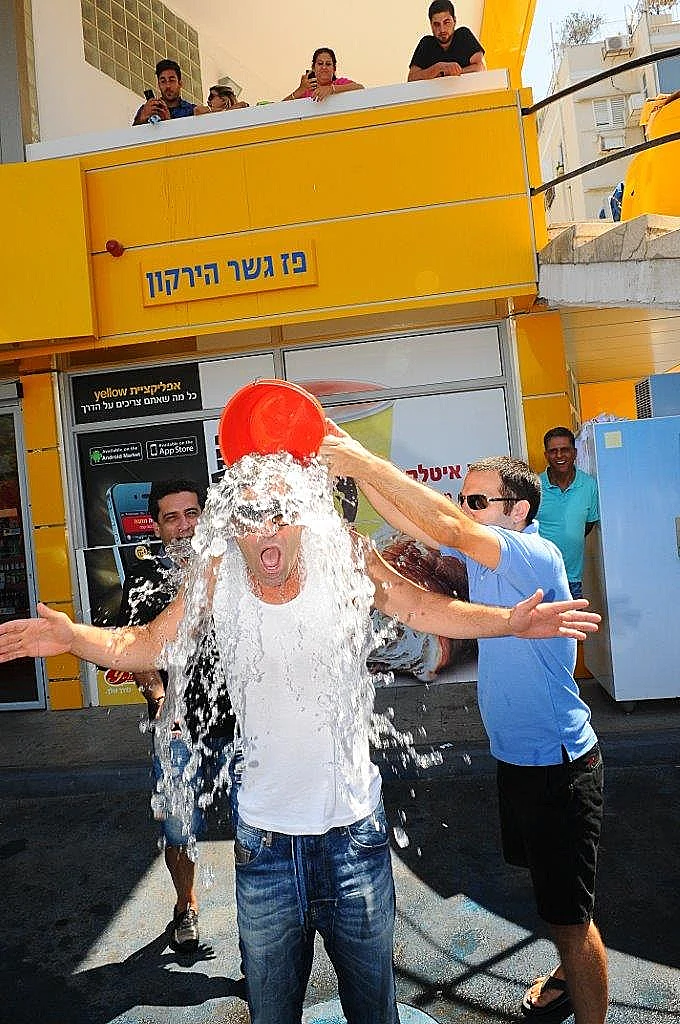 צחי אשכנזי עושה את אתגר הקרח