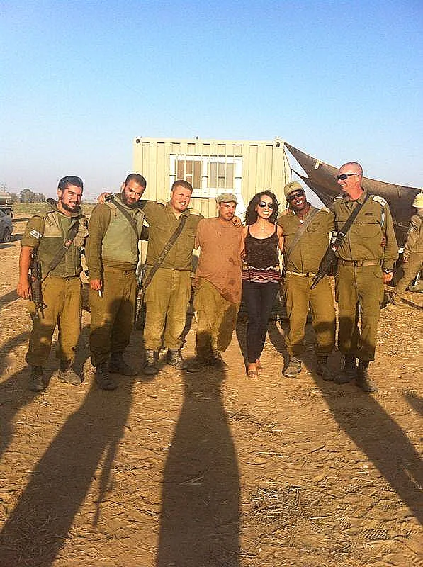 ריטה מבקרת חיילים בדרום