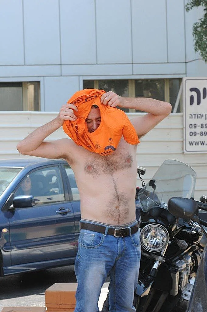 בני גולדשטיין, עמותת להושיט יד