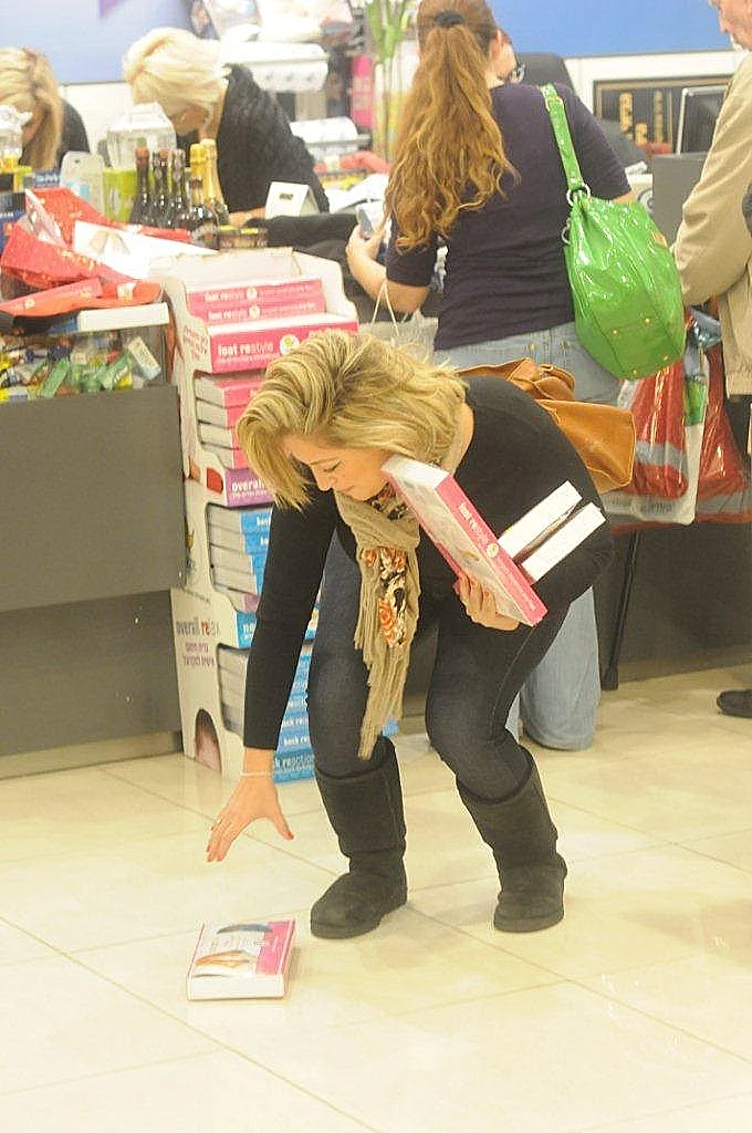 ליהיא גרינר קונה גרביים