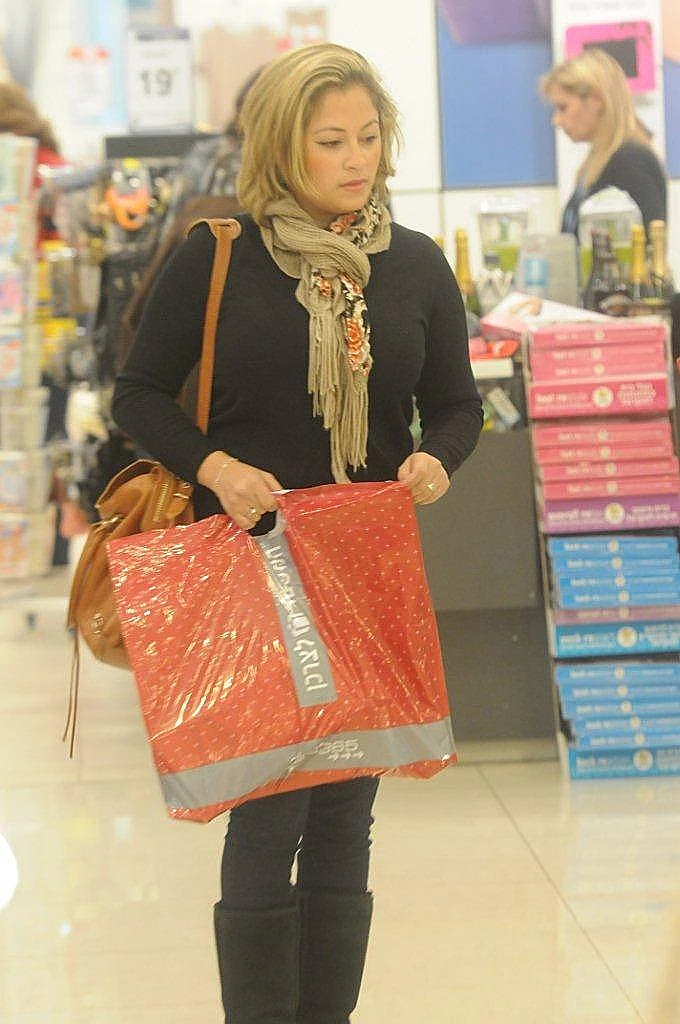 ליהיא גרינר קונה גרביים