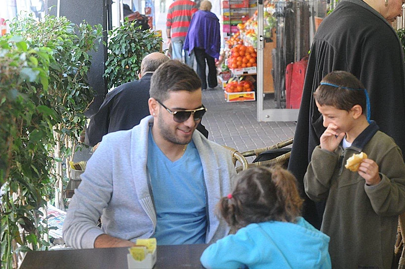 טום קשתי אוכל סופגניה