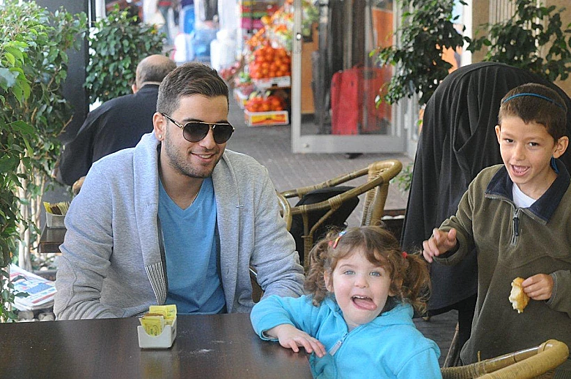 טום קשתי אוכל סופגניה