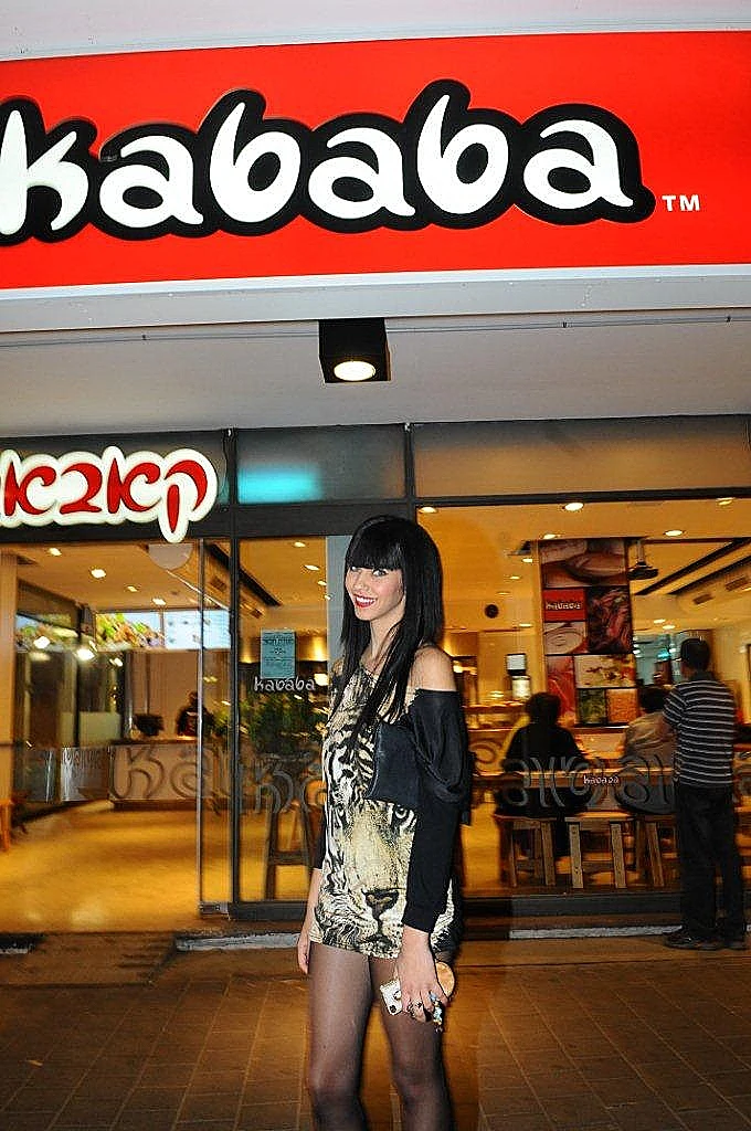 דלית זריהן אוכלת קבב