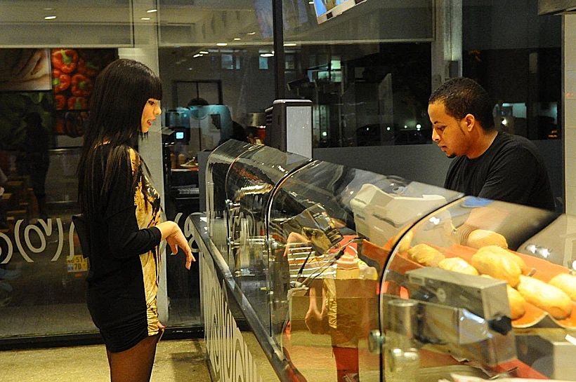 דלית זריהן אוכלת קבב