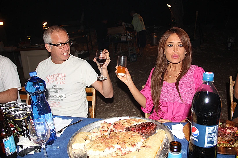 אביבית בר זוהר ואחותה