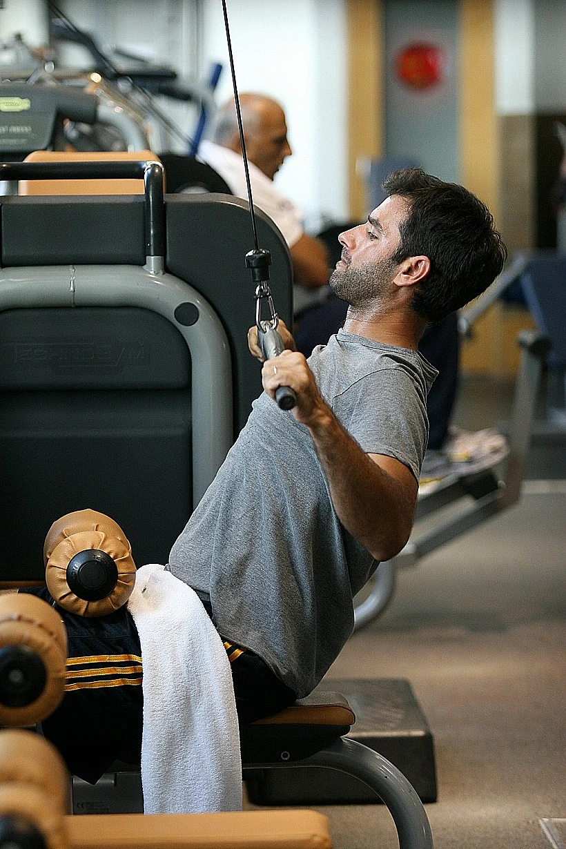 זהר ליבה מתאמן בחדר כושר