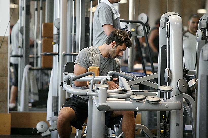 זהר ליבה מתאמן בחדר כושר