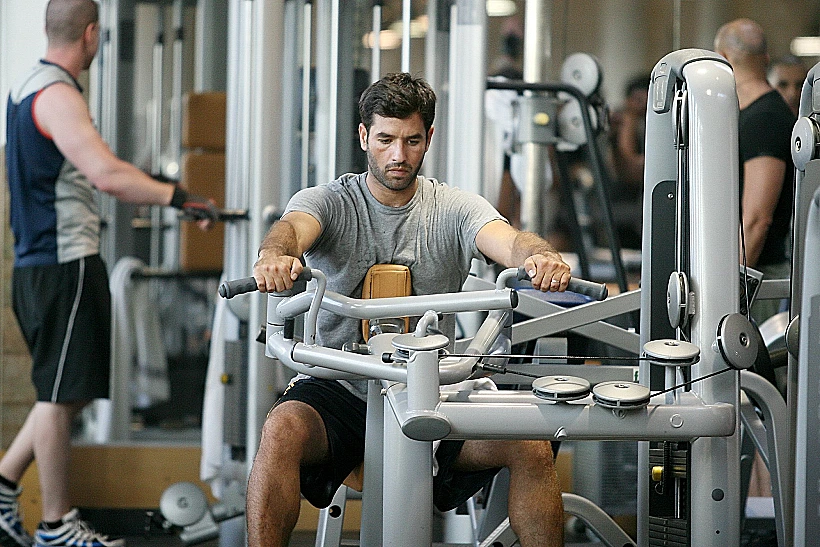 זהר ליבה מתאמן בחדר כושר