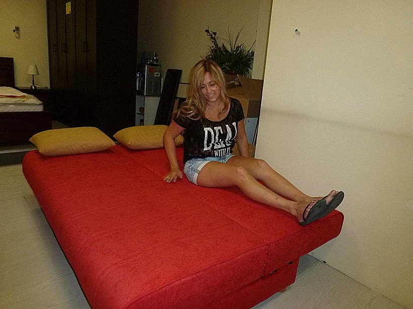 ליהיא גרינר קונה מיטה