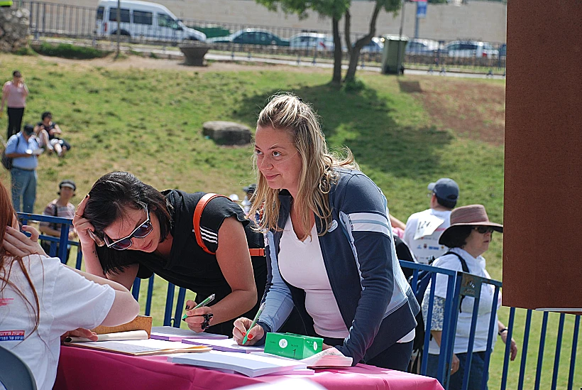 סופי קרבצקי,שרי שימחוב צועדות להעלאת מודעות לסרטן השד