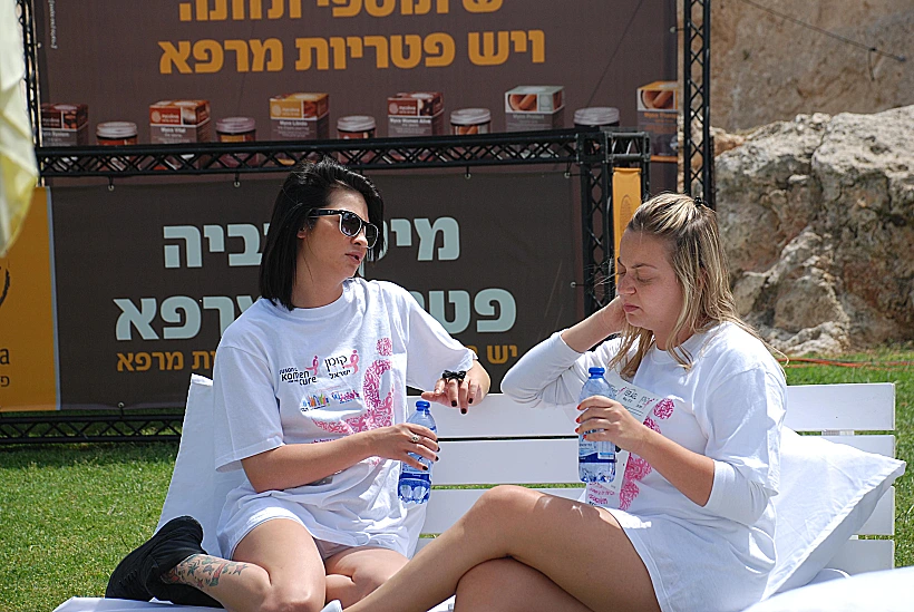סופי קרבצקי,שרי שימחוב צועדות להעלאת מודעות לסרטן השד
