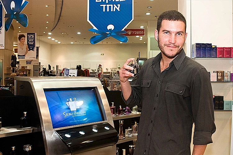 סופי וערן מתבשמים