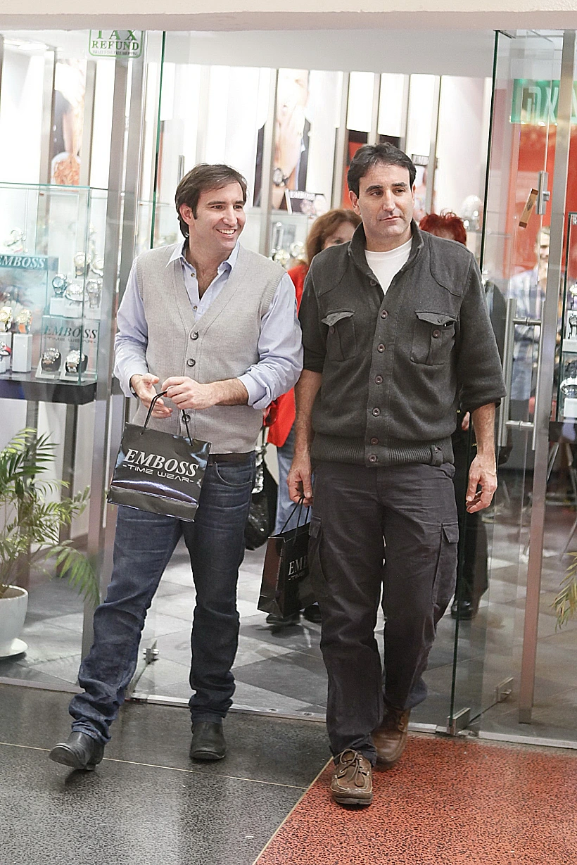 אלון ואורן הראל קונים שעון