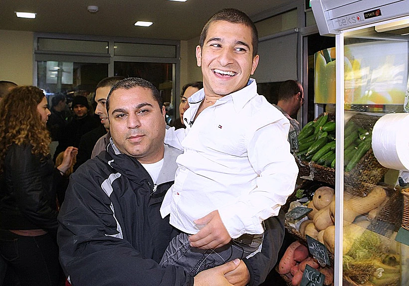 פפראצי - אלעד צפני לאחר ההדחה מבית האח הגדול