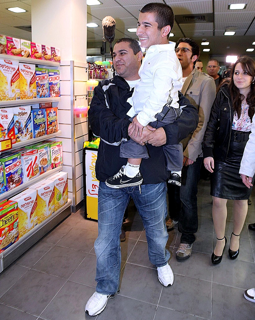 פפראצי - אלעד צפני לאחר ההדחה מבית האח הגדול