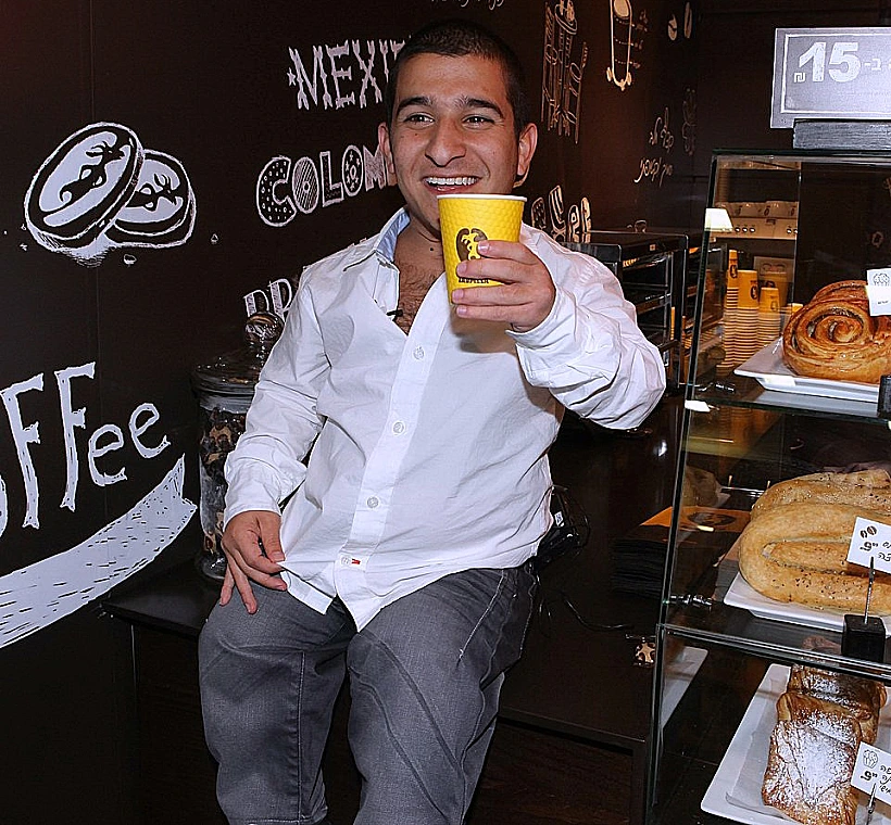 פפראצי - אלעד צפני לאחר ההדחה מבית האח הגדול