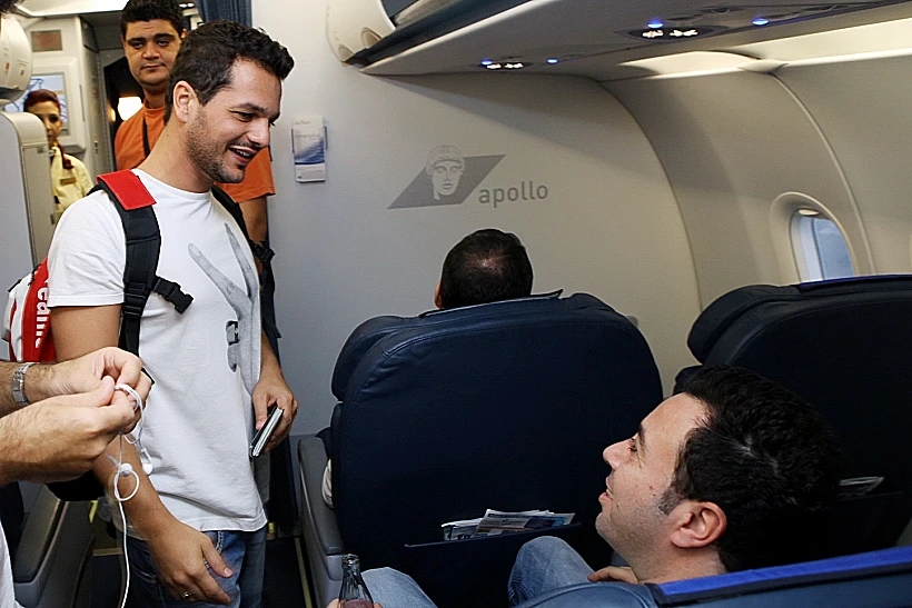 ליאור נרקיס ומיקי גבע בדרך להופעה בקפריסין