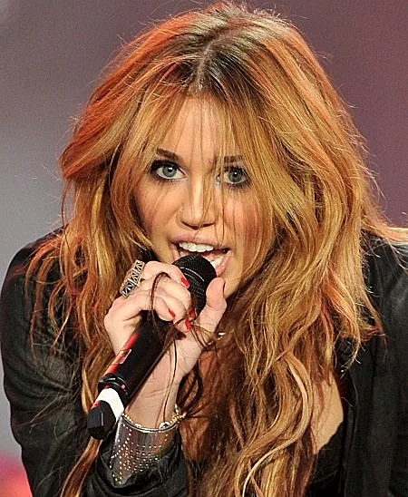 השחקנית הצעירה מיילי סיירוס