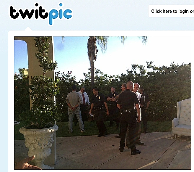 שוטרים מחוץ לבית של פריס הילטון