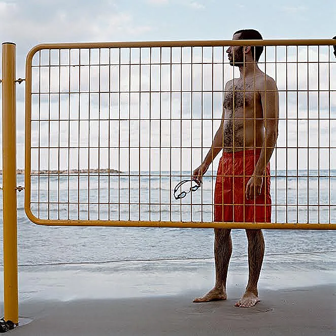 5683 מיילים מכאן, משם