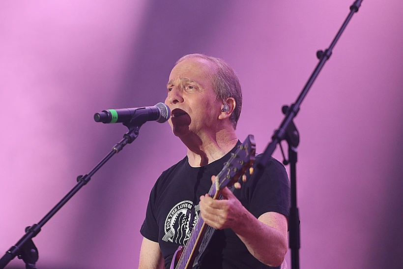 דני סנדרסון במופע ההוקרה לאריק איינשטיין