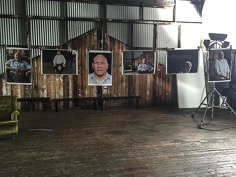 איש אחד, שישה צלמים