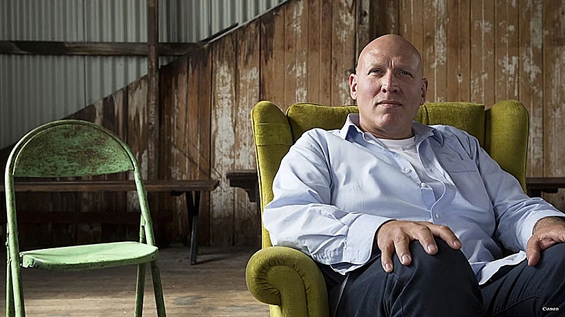 איש אחד, שישה צלמים