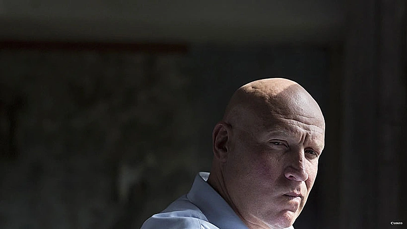 איש אחד, שישה צלמים