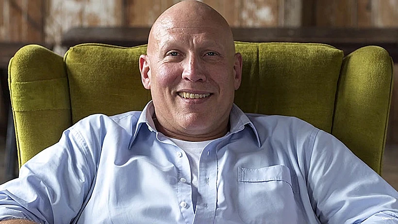 איש אחד, שישה צלמים