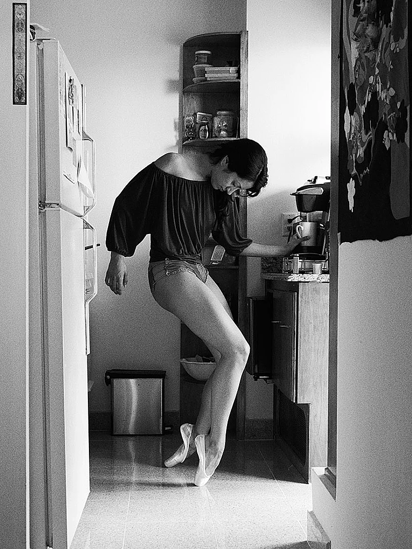 רקדניות בבית שלהן