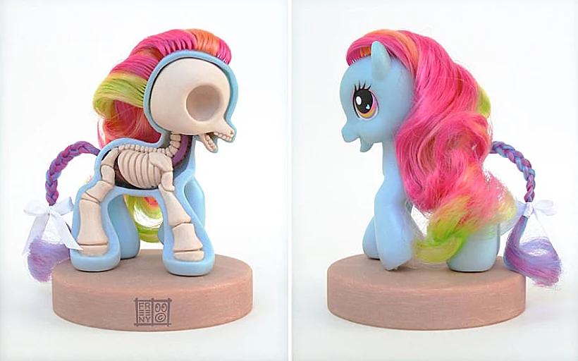 מה קורה בתוך הבובות