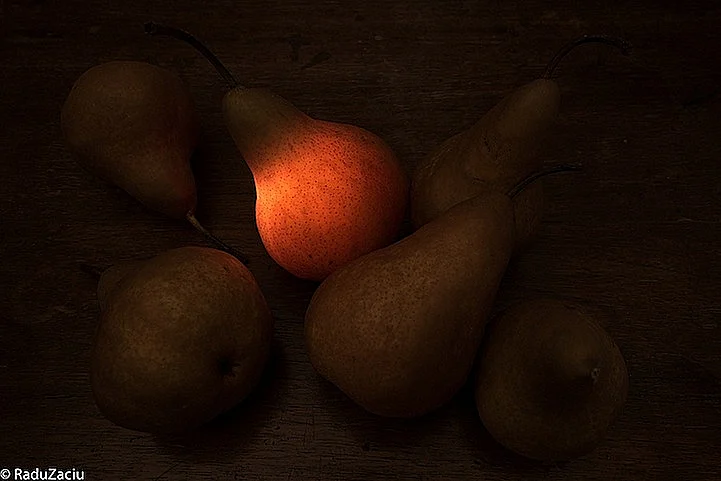 פירות מוארים מבפנים