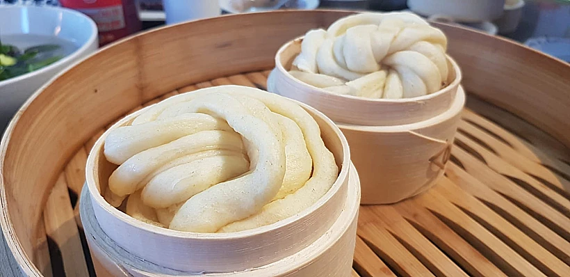 מנה שקשה לאכול מרוב שהיא יפה. באן קלוע של תומר בר מאיר