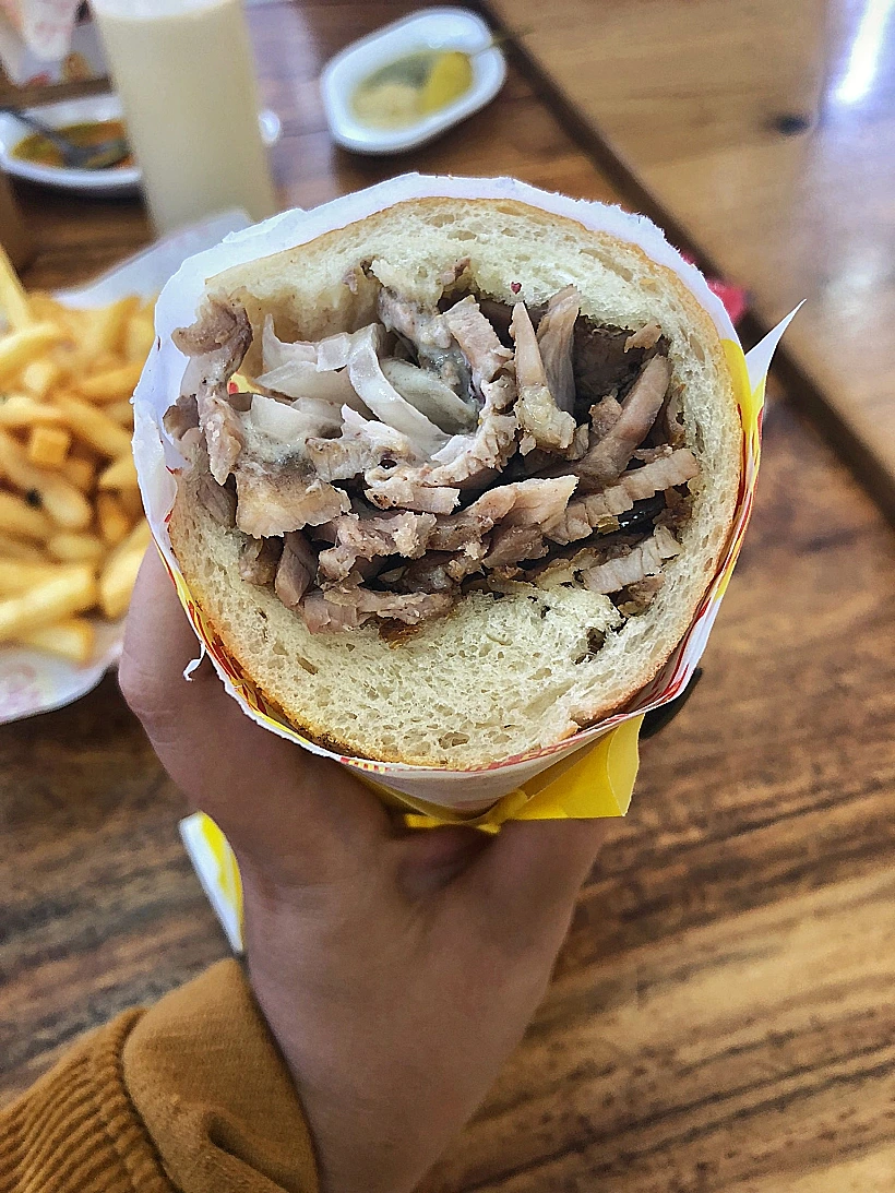 הסומק מדגיש את טעמי הבשר. שווארמת אבו האני