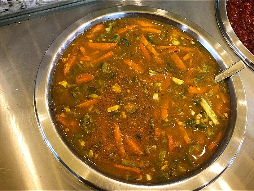 הממכרת הרשמית של המקום. סלסלית עמבה באבו האני