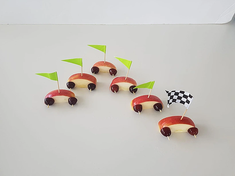 מתוק עוד לפני הביס. מירוץ מכוניות תפוחים