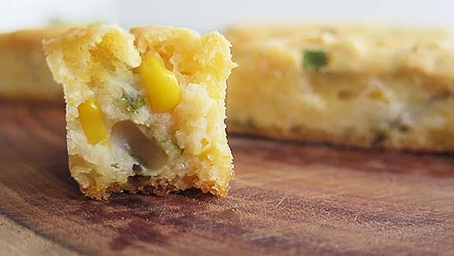 הילדים לא יאמינו שאין בו טיפת גבינה צהובה. מאפינה תירס-יוגורט