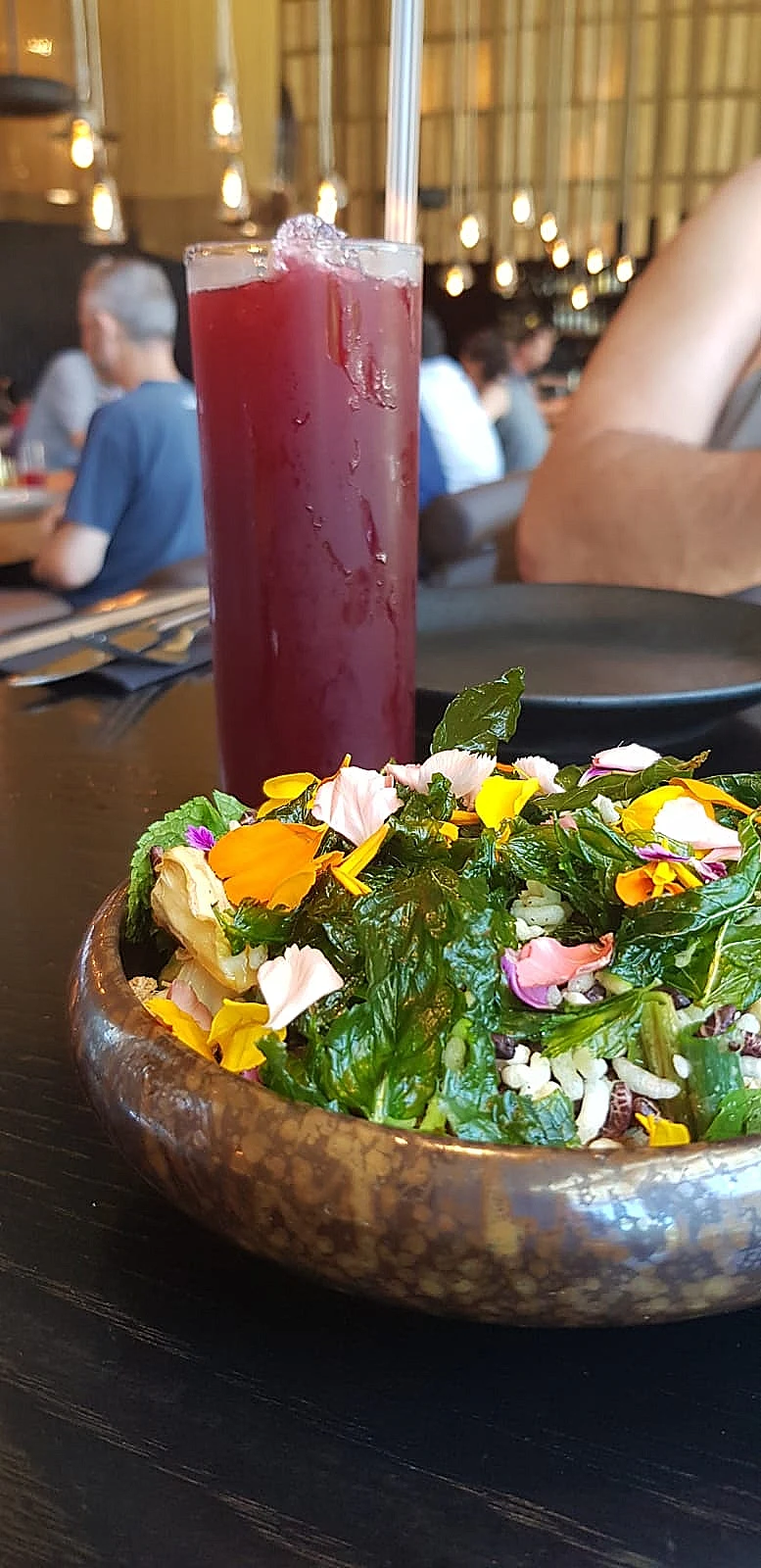 הרבה פרחים, מעט מאוד עומק. כרובית מושחרת בטופולופומפו